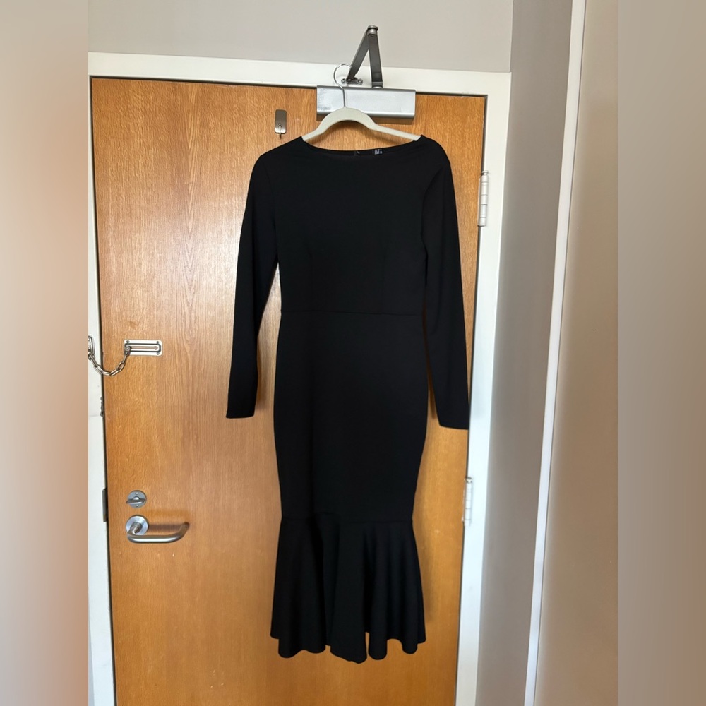 Bodycon- hip hugging, Elegant Black Long Sleeve Dress